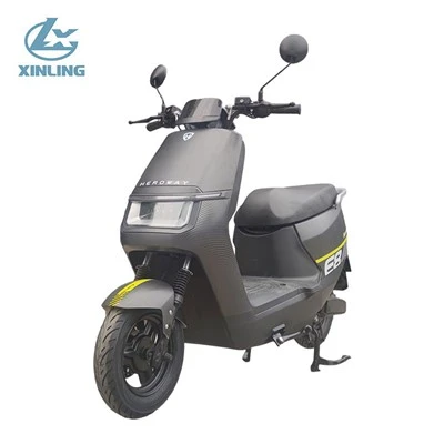Snabb elektrisk skotermotorcykel
